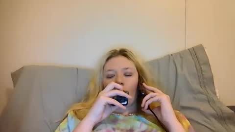 Snapshot of sara9920 chatting on April 3, 2026, 7:12 pm sara9920 online show from April 3, 2026, 7:12 pm
