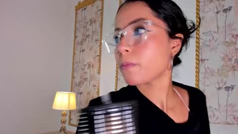 Sara online show from November 3, 2025, 2:40 pm