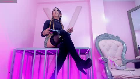 Sara HooT  online show from January 4, 2025, 4:12 am