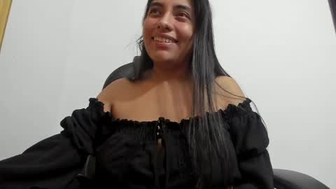 sara_len online show from May 27, 2026, 5:21 pm