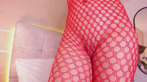 Snapshot of sara_mac_ chatting on February 1, 2026, 5:00 pm Sara online show from February 1, 2026, 5:00 pm