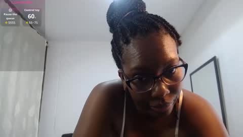 Snapshot of sara_marks chatting on April 21, 2026, 11:05 am S A R A online show from April 21, 2026, 11:05 am