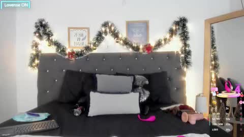 Sara  online show from December 22, 2025, 5:32 pm