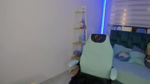 sara_red_x online show from April 25, 2026, 7:44 pm