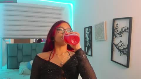 sara_red_x online show from June 16, 2026, 3:53 am