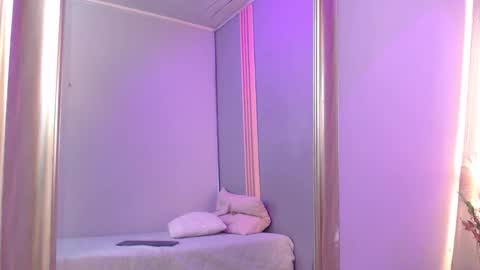 Snapshot of sara_slim_ chatting on October 21, 2025, 3:35 pm sara_slim_ online show from October 21, 2025, 3:35 pm