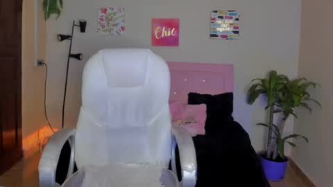 Sarah Ramirez online show from February 19, 2025, 2:44 pm