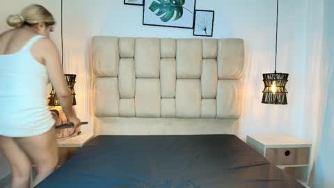 sarablonde_t online show from June 6, 2026, 7:40 pm