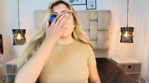 sarablonde_t online show from June 19, 2026, 8:01 pm