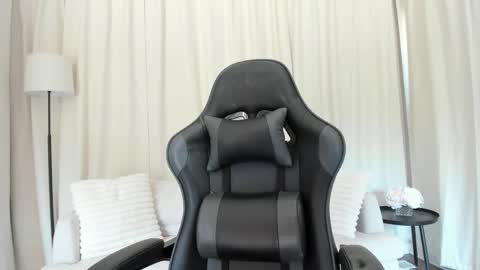 Sara Desire online show from April 16, 2026, 7:03 pm