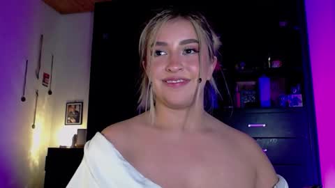 saradiazxxx online show from March 16, 2026, 5:44 am