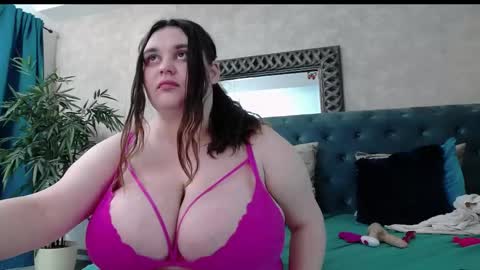 saraelise online show from May 19, 2026, 5:19 pm