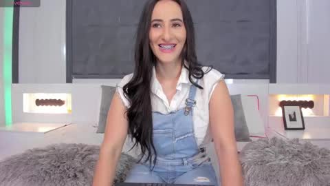 Snapshot of saragomez_1 chatting on February 14, 2025, 3:15 pm Sara Gomez online show from February 14, 2025, 3:15 pm