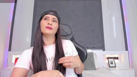 Snapshot of saragomez_1 chatting on February 19, 2025, 6:32 pm Sara Gomez online show from February 19, 2025, 6:32 pm
