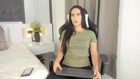 Snapshot of saragomez_1 chatting on October 3, 2025, 2:25 pm Sara Gomez online show from October 3, 2025, 2:25 pm