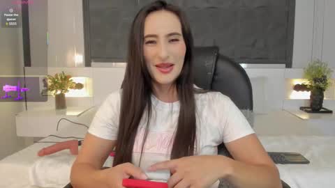 Snapshot of saragomez_1 chatting on March 24, 2026, 12:32 pm Sara Gomez online show from March 24, 2026, 12:32 pm