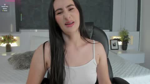 Snapshot of saragomez_1 chatting on April 5, 2026, 12:57 pm Sara Gomez online show from April 5, 2026, 12:57 pm