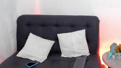 Sarah Redhair  Nicolle Black hair  online show from December 19, 2024, 3:18 am