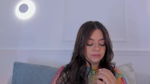 Sarah Bonneth online show from March 19, 2026, 11:58 am