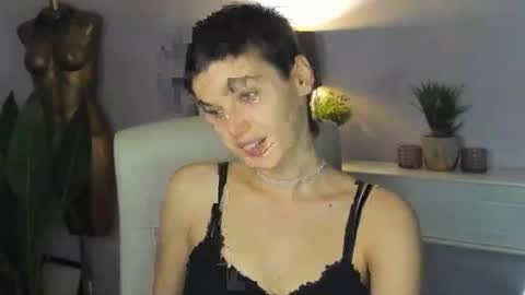 Snapshot of sarah_desire01 chatting on October 19, 2025, 1:45 pm Sarah online show from October 19, 2025, 1:45 pm