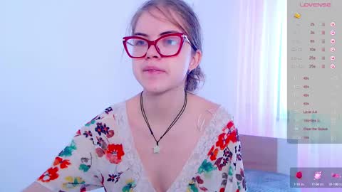 Snapshot of sarah_hs chatting on March 4, 2025, 7:30 am Sarah online show from March 4, 2025, 7:30 am