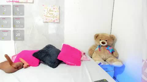 Snapshot of sarah_lowee chatting on July 14, 2026, 6:24 pm sarah_lowee online show from July 14, 2026, 6:24 pm