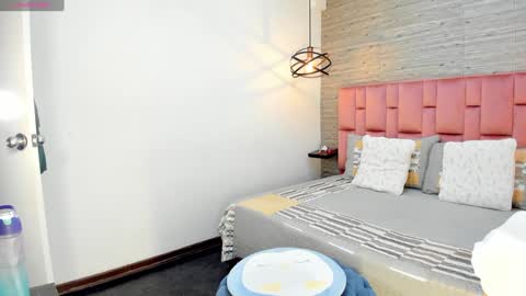 Sarah Deyvis online show from January 28, 2025, 2:42 pm