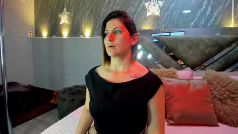 Sarah Deyvis online show from February 9, 2026, 7:18 pm