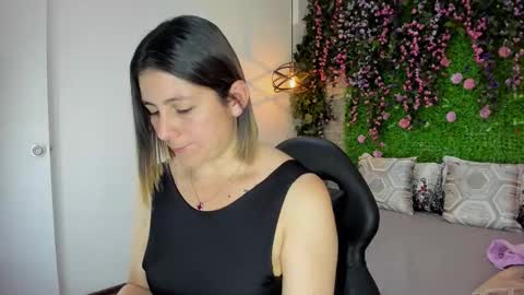 Sarah Deyvis online show from February 25, 2026, 1:54 pm