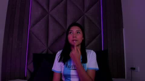 Snapshot of sarahevans__ chatting on January 15, 2025, 7:34 pm Sarah Evans online show from January 15, 2025, 7:34 pm