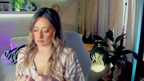 Snapshot of sarahholly chatting on May 10, 2026, 6:29 am Divine Sarah NONUDE model online show from May 10, 2026, 6:29 am