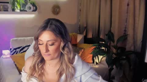 Snapshot of sarahholly chatting on May 11, 2026, 4:04 pm Divine Sarah NONUDE model online show from May 11, 2026, 4:04 pm