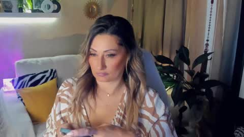 Snapshot of sarahholly chatting on May 14, 2026, 3:08 pm Divine Sarah NONUDE model online show from May 14, 2026, 3:08 pm