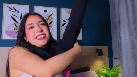 Sarah online show from November 14, 2025, 7:45 pm