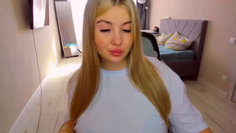 Snapshot of sarahmils chatting on March 23, 2026, 11:36 am Sarah online show from March 23, 2026, 11:36 am