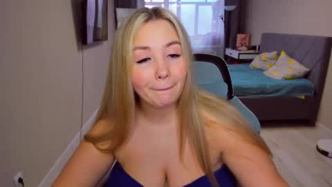 Snapshot of sarahmils chatting on April 3, 2026, 2:26 pm Sarah online show from April 3, 2026, 2:26 pm