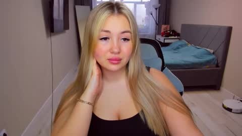 Snapshot of sarahmils chatting on April 5, 2026, 12:24 pm Sarah online show from April 5, 2026, 12:24 pm