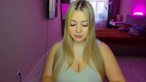 Snapshot of sarahmils chatting on April 13, 2026, 12:32 pm Sarah online show from April 13, 2026, 12:32 pm
