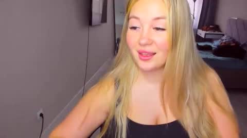 Snapshot of sarahmils chatting on May 7, 2026, 2:11 pm Sarah online show from May 7, 2026, 2:11 pm