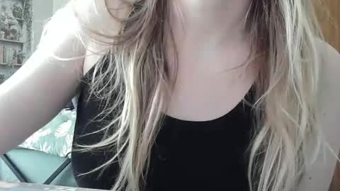 Sarah online show from March 28, 2026, 8:30 pm