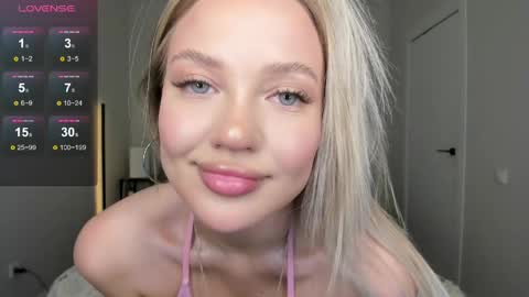 sarahphyllis online show from April 15, 2026, 8:53 pm