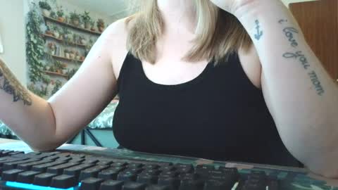 Snapshot of sarahpmummy chatting on June 11, 2026, 10:41 pm Sarah online show from June 11, 2026, 10:41 pm