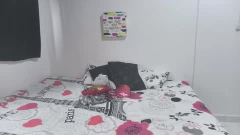 Snapshot of sarahsmitt chatting on September 25, 2025, 7:06 pm Sarah  online show from September 25, 2025, 7:06 pm