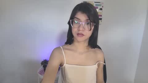 Snapshot of sarahsmitt chatting on October 2, 2025, 6:15 pm Sarah  online show from October 2, 2025, 6:15 pm