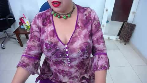 Saraloves online show from October 25, 2025, 9:20 pm