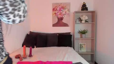 saramilf_69 online show from February 7, 2026, 3:16 pm