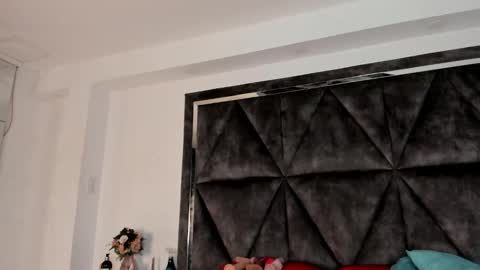  Sara  online show from November 30, 2025, 12:42 pm