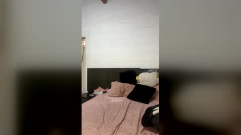 sarasaenz999 online show from April 6, 2026, 1:23 pm