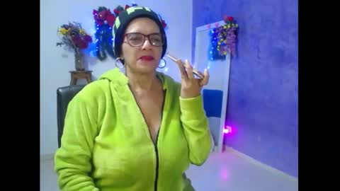 Snapshot of sarasmith2 chatting on January 2, 2025, 12:55 am sara online show from January 2, 2025, 12:55 am