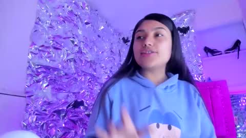 sarastonesx online show from November 22, 2025, 8:13 am